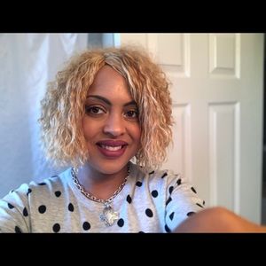 Meet your Posher, Alexis